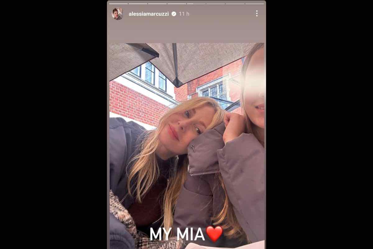 Alessia Marcuzzi condivide una foto con Mia