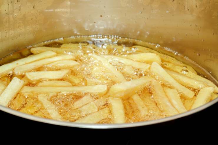 riscaldare patatine fritte avanzate